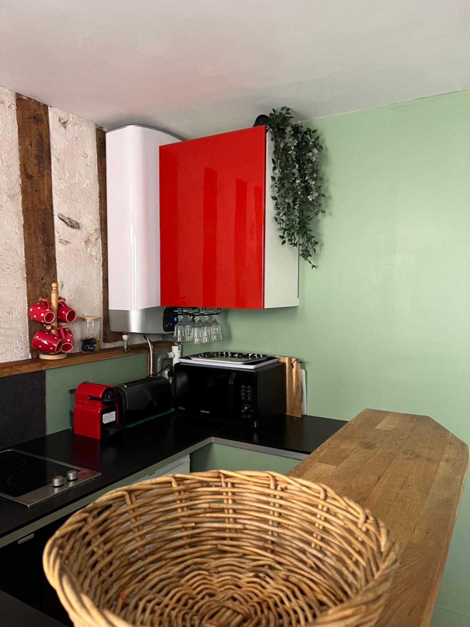 Les Petits Apartment Versailles